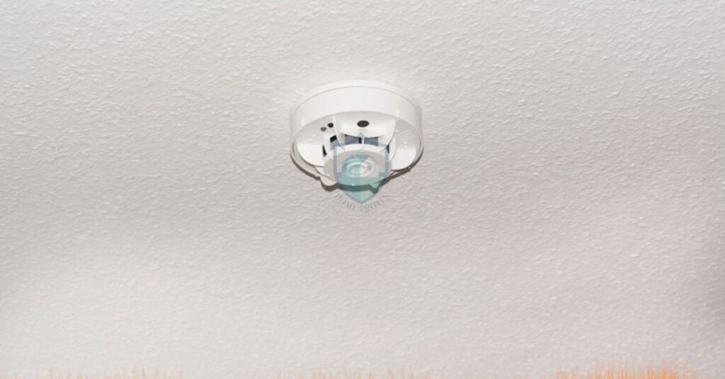 what is the difference between optical smoke detector and photoelectric smoke detector